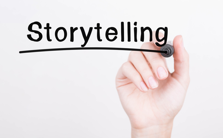 Storytelling - Imagem com fundo branco e uma pessoa escrevendo a palavra "Storytelling".
